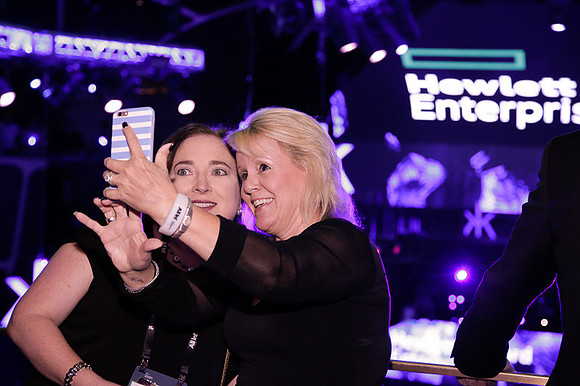 couple-selfie